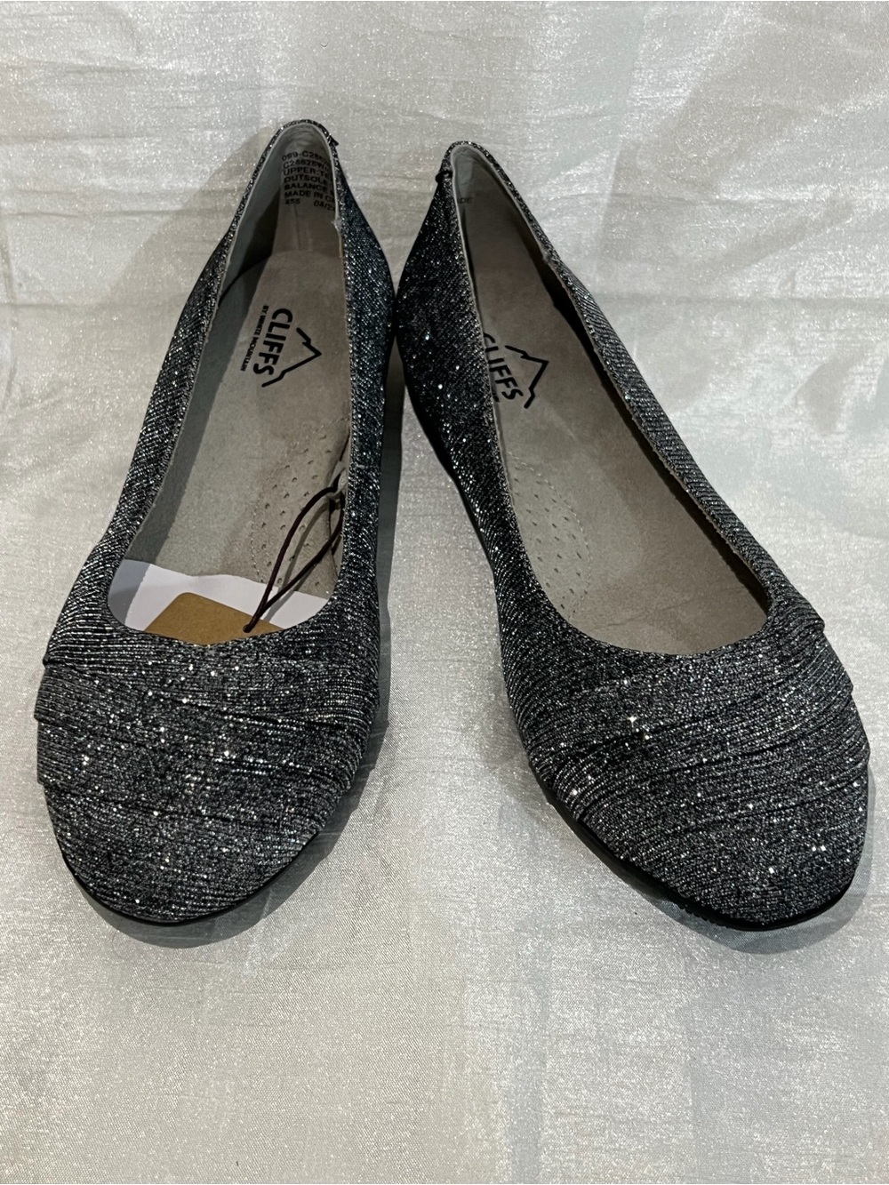White Mountain Womens Black Glitter Ballet Flats Size 7.5W Slip On Comfort Shoes